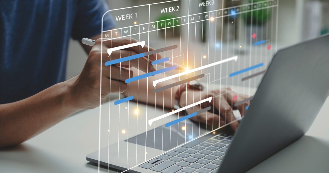 Managementdiagramm mit Planungssoftware auf dem Laptop-Bildschirm